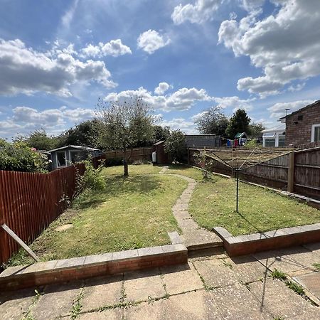 Villa Charming 3-Bed House In Leighton Buzzard Extérieur photo